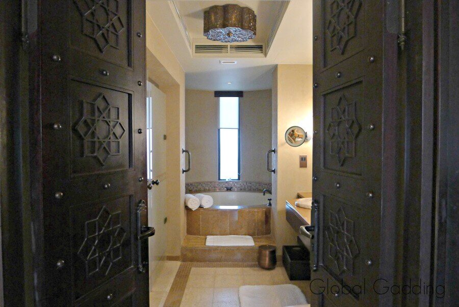 bathroom qasr al sarab resort