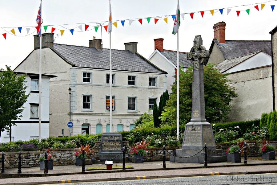 picturesque llangollen war memorial