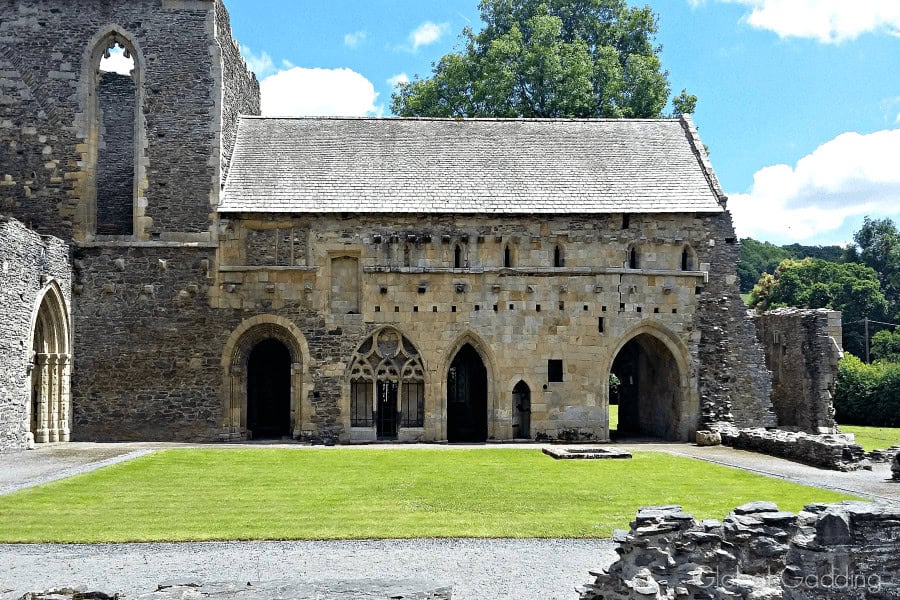 valle crucis abbey cloister