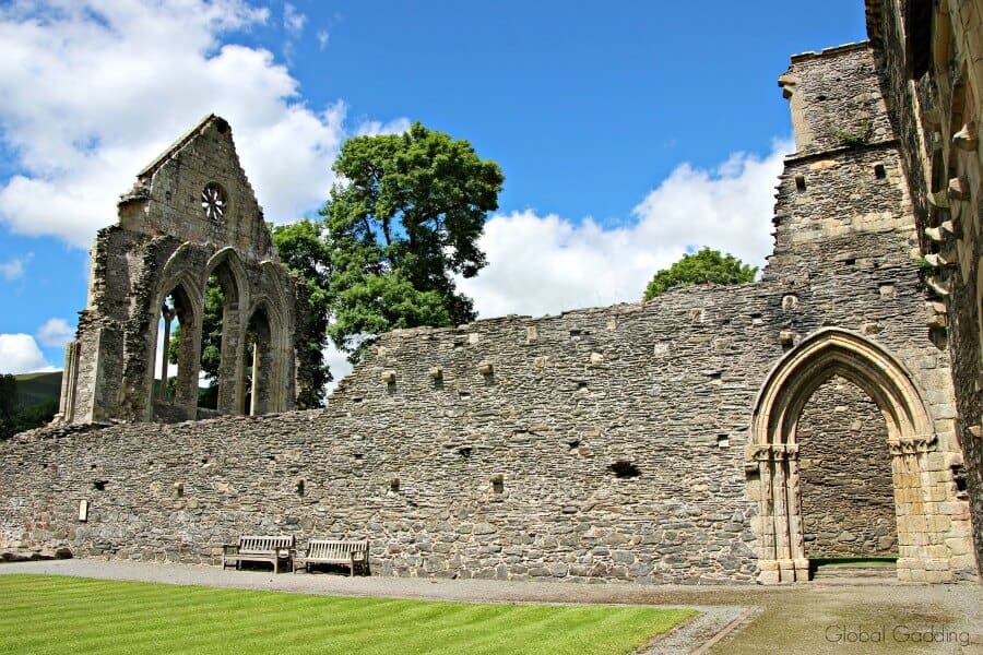 valle crucis abbey grounds