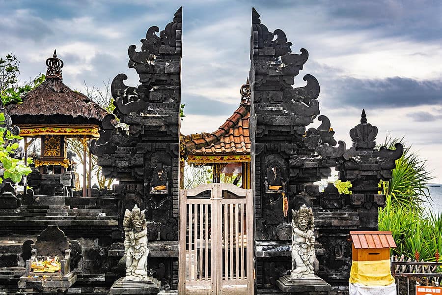 tanah-lot-temple-travel