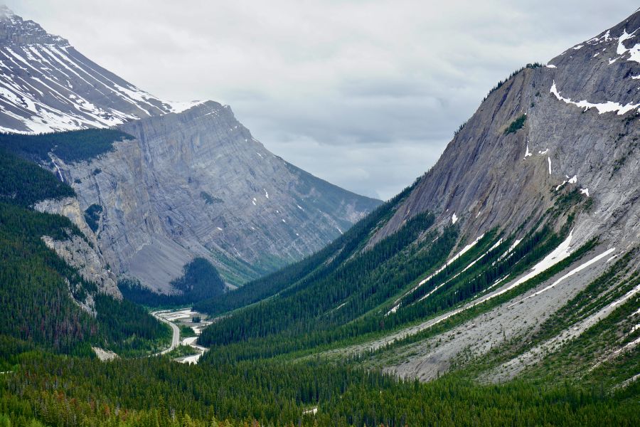 A stunning viewpoint along the Icefields Parkway 
