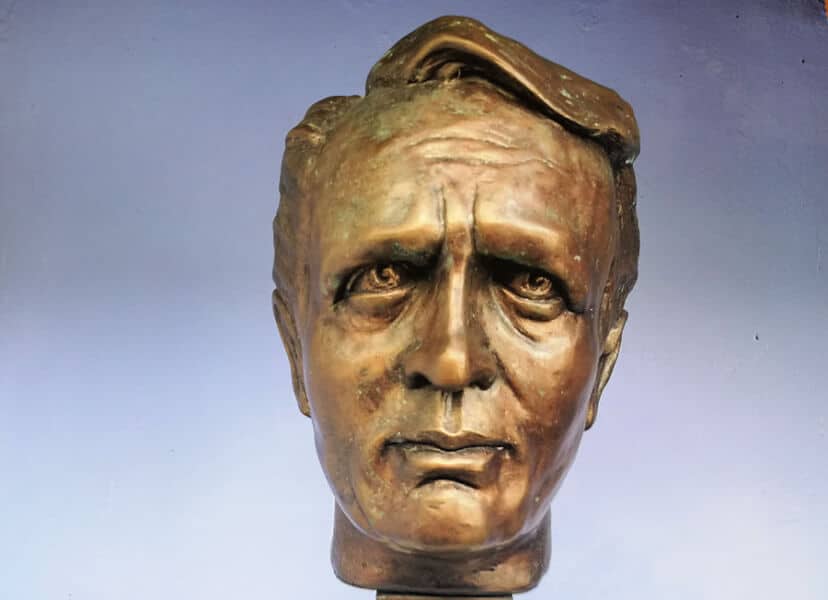 portmerion-wales-statue