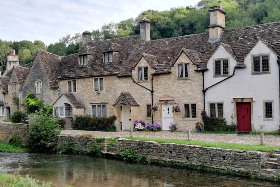 castle-combe-cotswolds-village