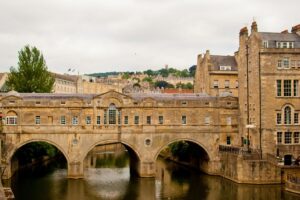 A must-see sight on a day trip to Bath is the Pulteney Bridge.
