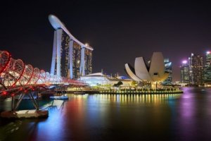 Singapore Marina Bay area lit up at night