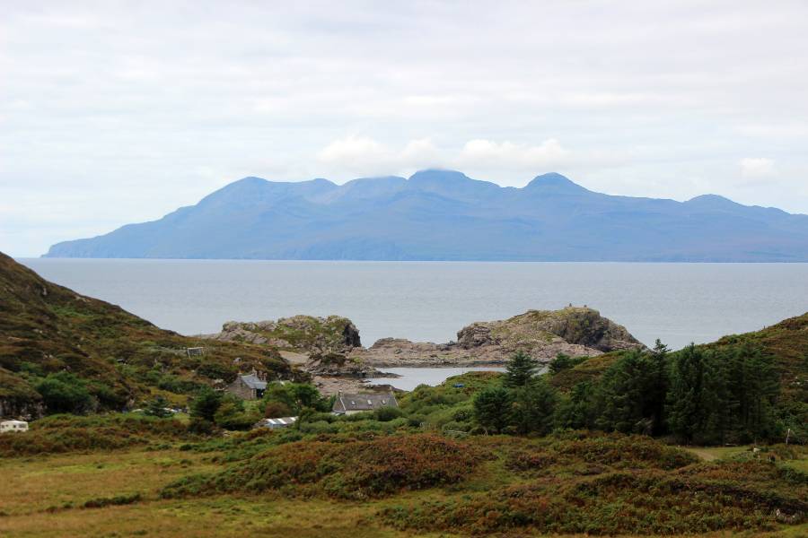 Sleat-walk-overlooking-isolated-houses