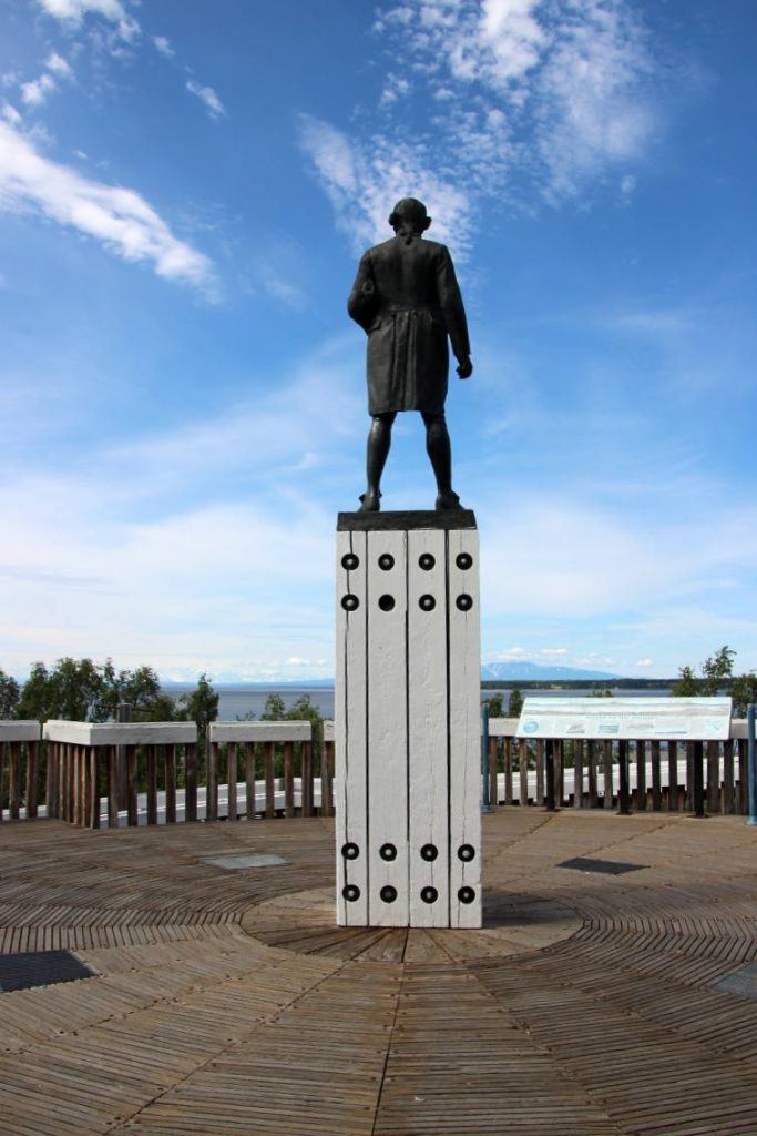 statue of Captain Cook in Resolution Park Anchorage