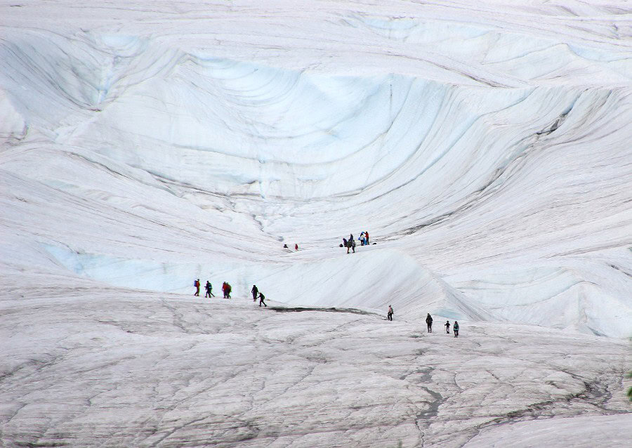 climbers on root glacier