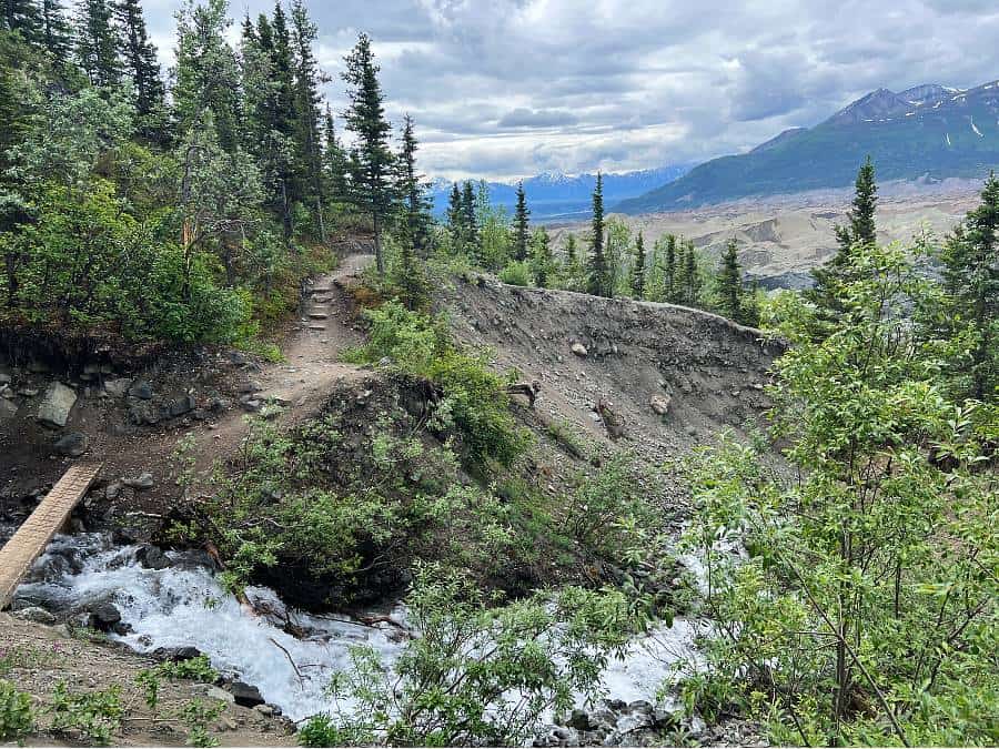 things to know before travelling to Alaska include trail etiquette