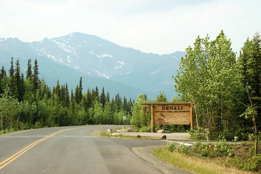 Entrance sign to Denali
