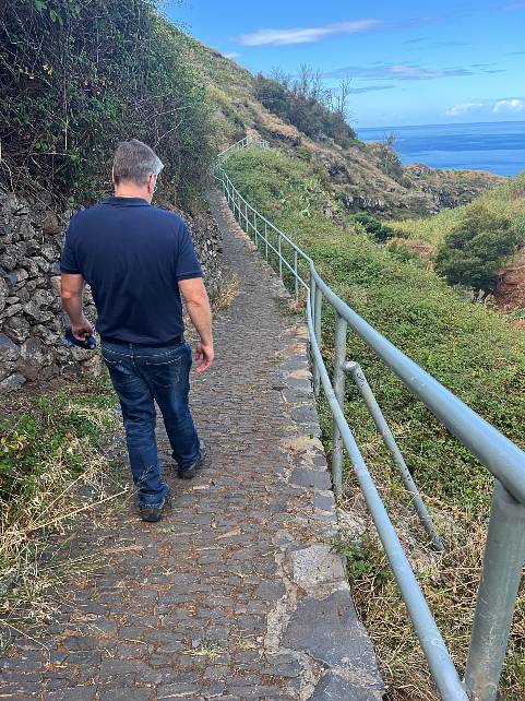 Campanario coastal walk to Calhau da Lapa cliff beach