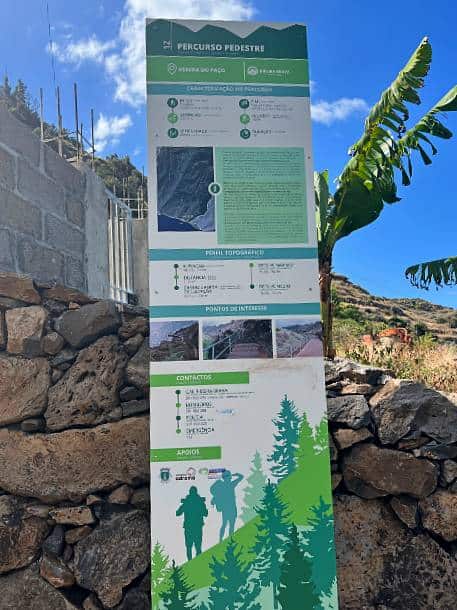 trail sign for the path down to Calhau da Lapa
