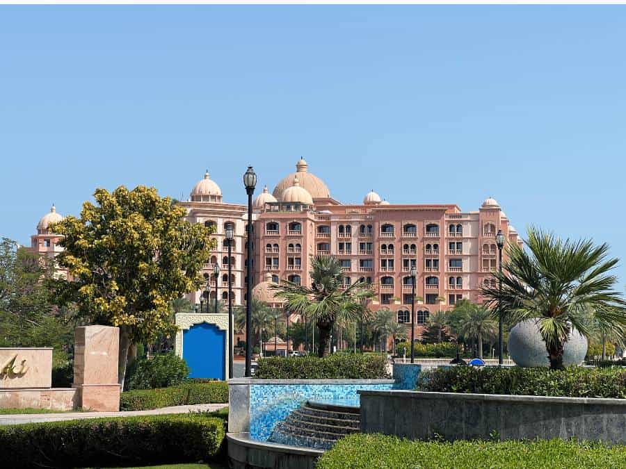 photo of a grand looking hotel