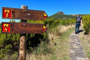 PR trail sign in Madeira near Pico do Areeiro