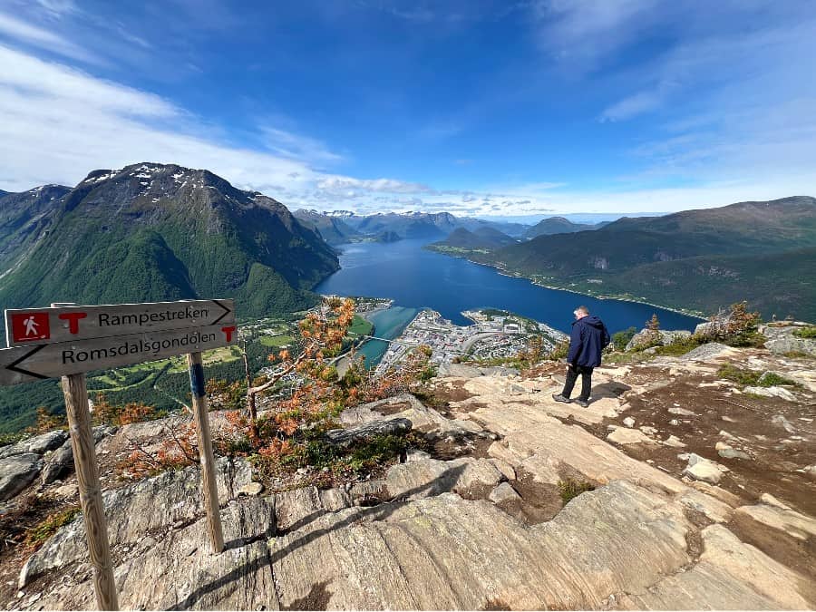 Start of the Rampestreken trail from the top of the Romsdalen Gondola